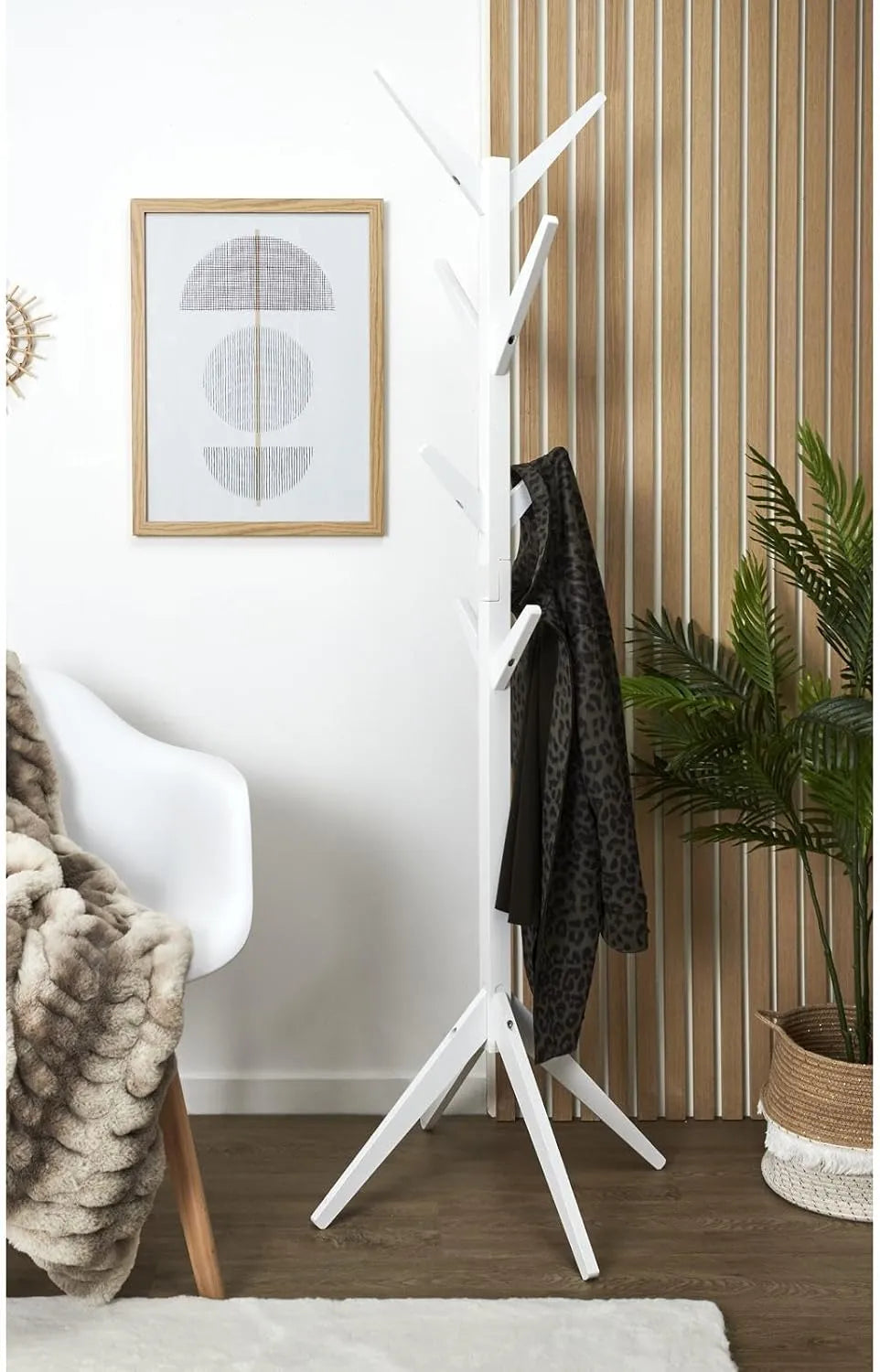 Appendiabiti da terra a forma di albero in metallo verniciato bianco, ideale per ingresso, camera da letto o ufficio moderno