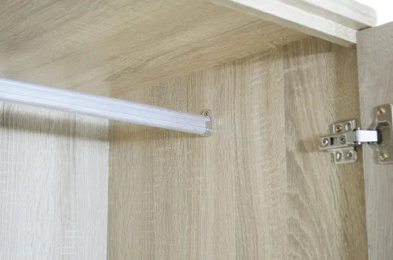 Armadio moderno a 2 ante e 2 cassetti con asta appendiabiti, struttura solida e spazio interno ottimizzato per vestiti e biancheria.