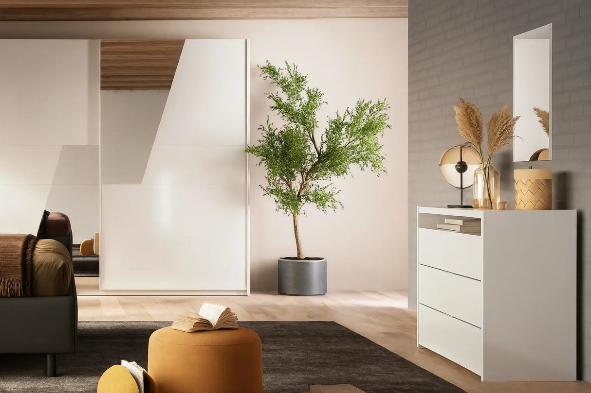 Camera da letto moderna Copenhagen con letto contenitore e armadio scorrevole bianco lucido con specchi