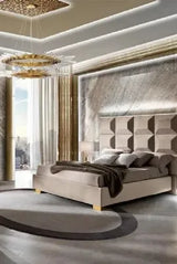 Camera da letto Movida Luxury con letto contenitore in velluto, armadio scorrevole a specchio, comò e comodini con dettagli oro, design glamour Made in Italy.

