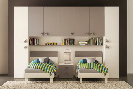 Cameretta Ibisco Doppio Ponte in finitura bianco frassinato e grigio con due letti singoli, armadi e pensili integrati.