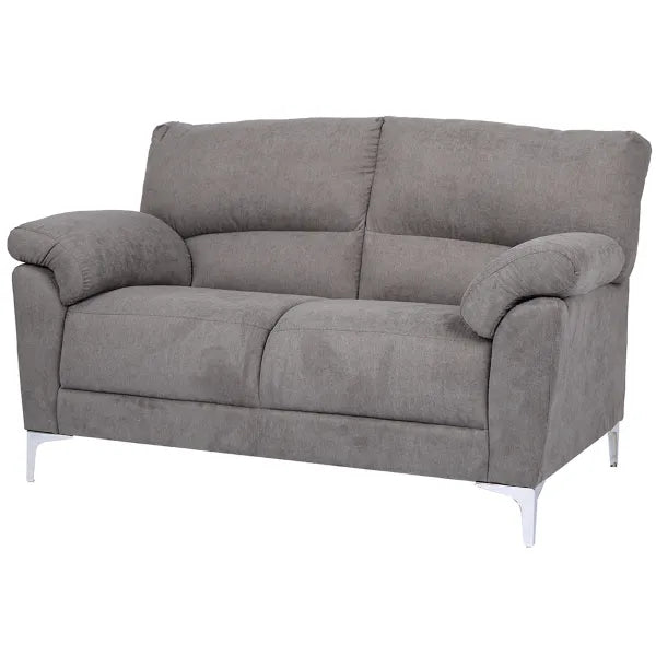 Divano 2 posti GIADA color petrolio con tessuto idrorepellente, piedini in metallo, braccioli morbidi e seduta imbottita. Stile moderno e comfort totale.