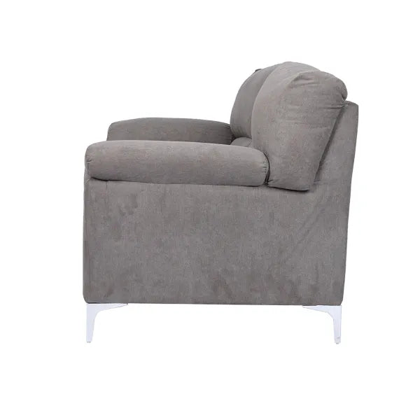 Divano 2 posti GIADA color petrolio con tessuto idrorepellente, piedini in metallo, braccioli morbidi e seduta imbottita. Stile moderno e comfort totale.