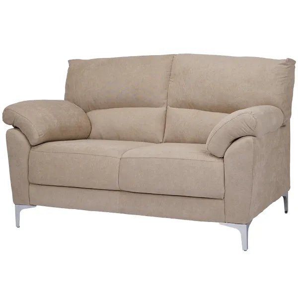 Divano 2 posti GIADA color petrolio con tessuto idrorepellente, piedini in metallo, braccioli morbidi e seduta imbottita. Stile moderno e comfort totale.

