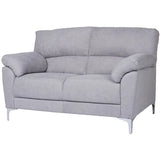 Divano 2 posti GIADA color petrolio con tessuto idrorepellente, piedini in metallo, braccioli morbidi e seduta imbottita. Stile moderno e comfort totale.

