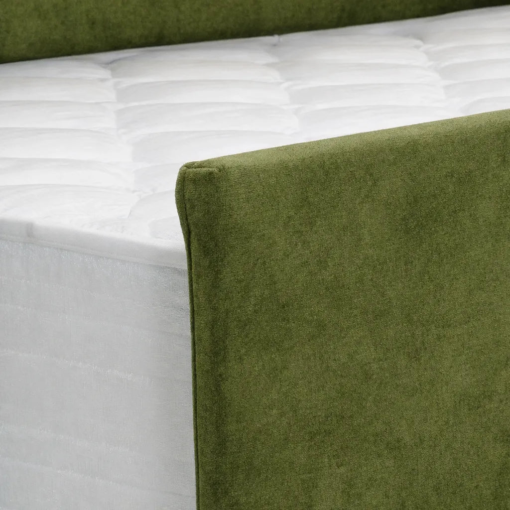 Divano doppio letto in velluto con materassi memory foam e cuscini decorativi inclusi