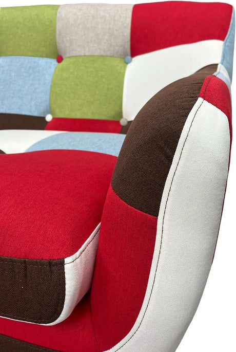 Divano Patchwork 3 posti in tessuto colorato con cuscini sfoderabili, braccioli imbottiti e stile boho vintage. Ideale per ambienti creativi e moderni.

