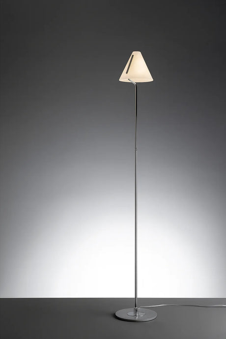 Lampada da terra Giada in cromo con diffusore in vetro bianco