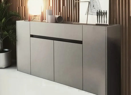 Madia Maya finitura Congo e Zonda con ante lineari e dettaglio orizzontale.