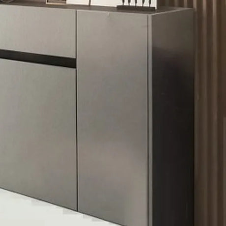 Madia Maya finitura Congo e Zonda con ante lineari e dettaglio orizzontale.