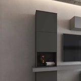 Parete attrezzata Adele finitura grafite e frassino grey con base porta TV e pensili.