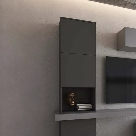 Parete attrezzata Adele finitura grafite e frassino grey con base porta TV e pensili.
