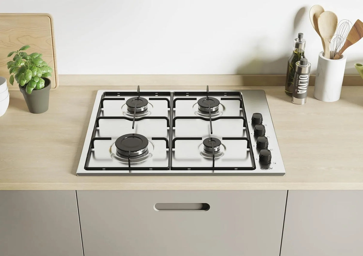 Piano cottura a gas Candy CHW6LBX da incasso, 4 fuochi in acciaio inox con griglie in metallo e valvola di sicurezza, design moderno e compatto.