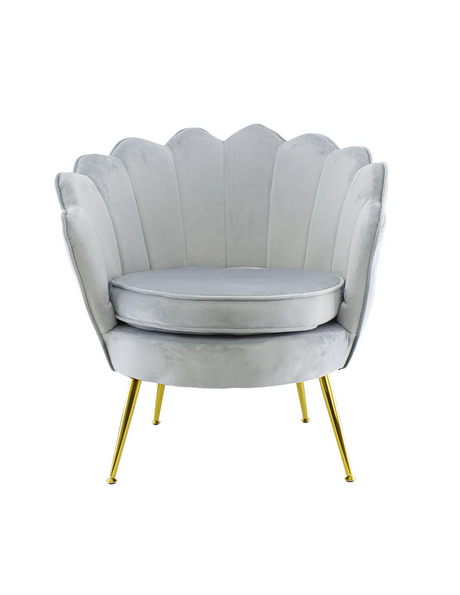 Poltrona in velluto con schienale a conchiglia e gambe dorate, ideale per soggiorno, camera da letto o ambienti eleganti.