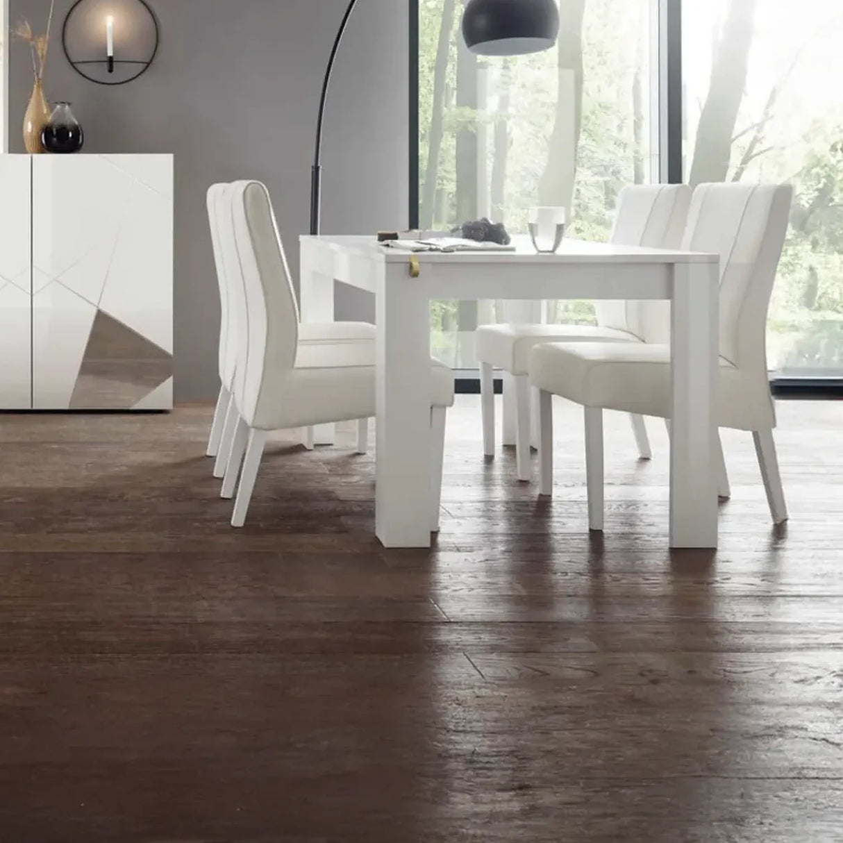 Sala Chloe soggiorno moderno bianco lucido con dettagli specchiati.