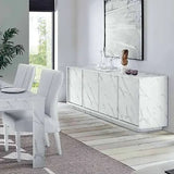 Sala Greta soggiorno moderno effetto marmo bianco.