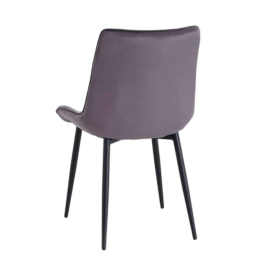 Sedia Celine in velluto grigio scuro con gambe in metallo nero opaco

