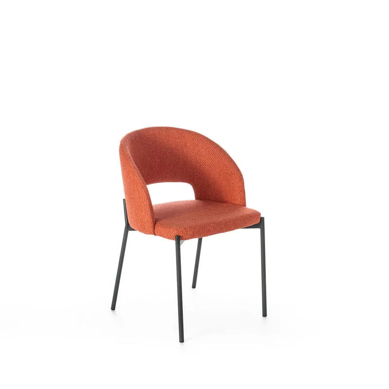 Sedia Greta imbottita in tessuto con gambe in metallo verniciato, disponibile in giallo, grigio e arancione