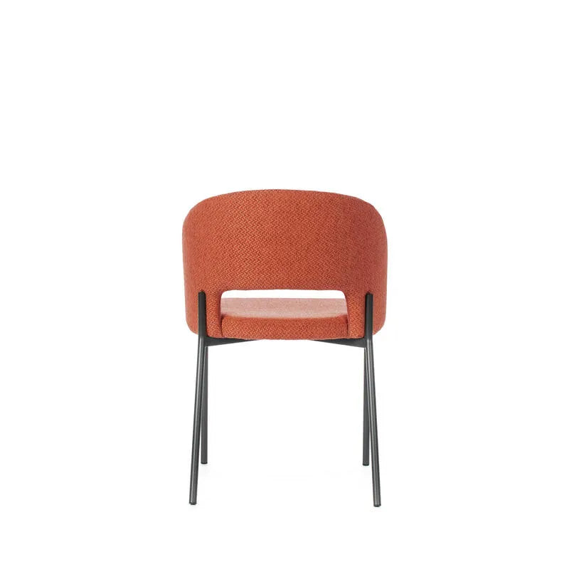 Sedia Greta imbottita in tessuto con gambe in metallo verniciato, disponibile in giallo, grigio e arancione
