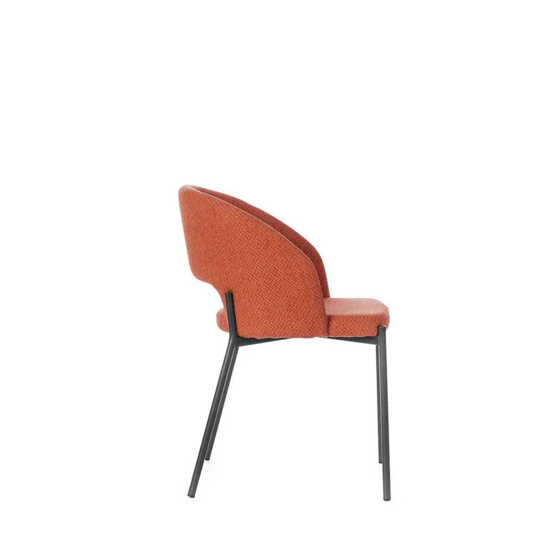 Sedia Greta imbottita in tessuto con gambe in metallo verniciato, disponibile in giallo, grigio e arancione

