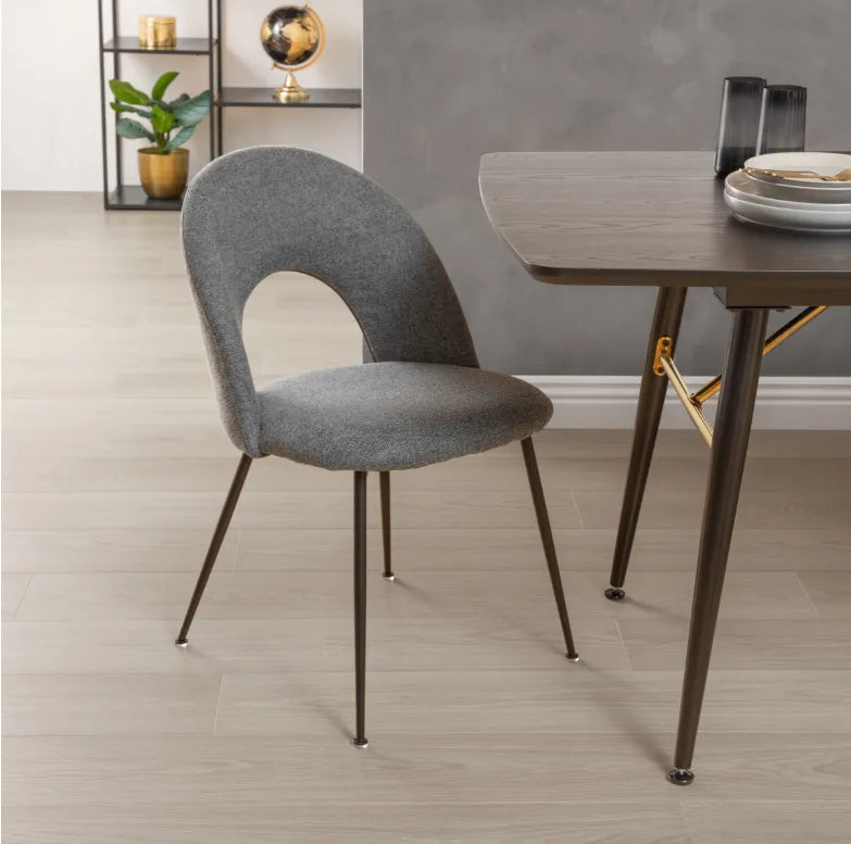 Sedia moderna Paola con rivestimento grigio idrorepellente e gambe nere