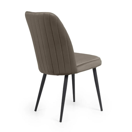 Sedia Tufi imbottita con rivestimento in nabuk e gambe in metallo nero, stile moderno industriale