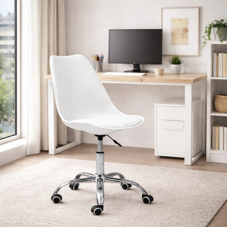 Sedia ufficio girevole azzurra con base cromata e ruote regolabile in altezza design moderno