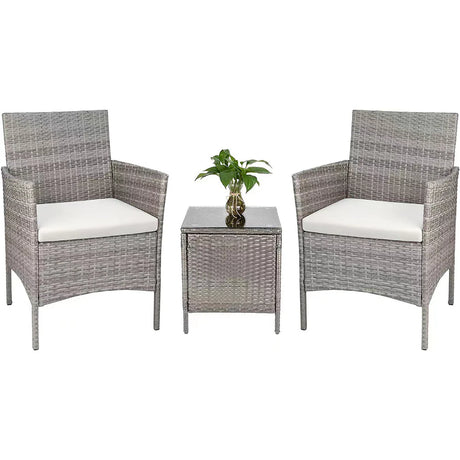 Set da giardino in rattan grigio con due poltrone e tavolino in vetro temperato con cuscini beige