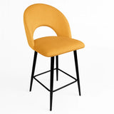 Sgabello Mary in velluto disponibile nei colori tortora, grigio e senape con struttura e poggiapiedi in metallo