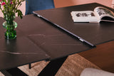 Tavolo allungabile Oliver con piano in ceramica effetto marmo bianco e base incrociata in metallo nero