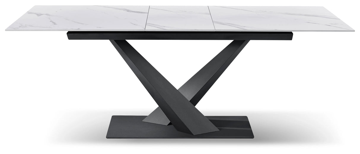 Tavolo allungabile Oliver con piano in ceramica effetto marmo bianco e base incrociata in metallo nero