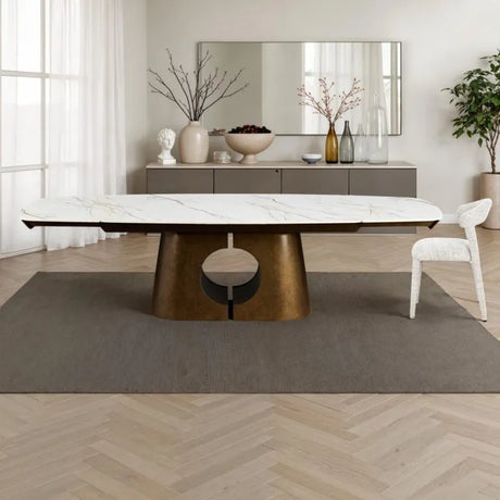 Tavolo allungabile Sunset con piano in ceramica effetto marmo Oro opaco e basamento in metallo effetto rame opaco estensibile fino a 300 cm.