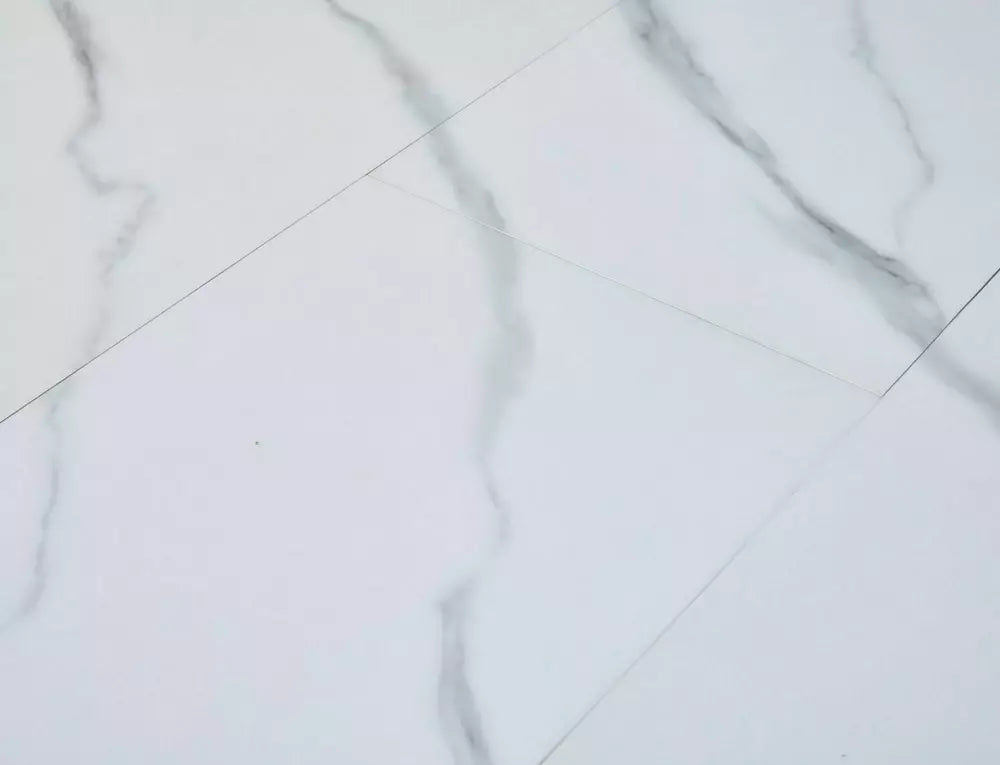 Tavolo allungabile Gaston con piano effetto rovere artigianale e gambe in metallo nero