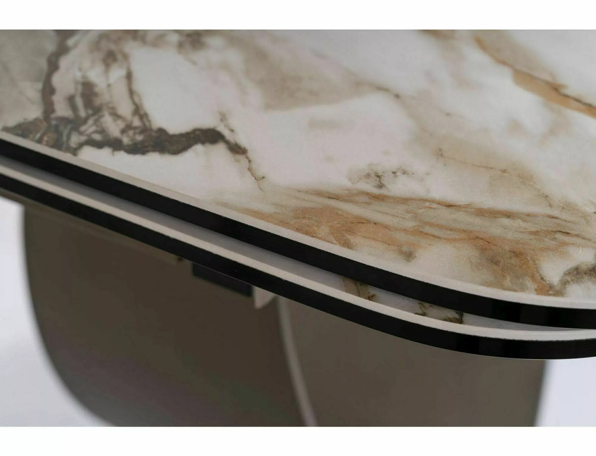 Tavolo Infinity Ceramic allungabile con top in vetroceramica marmo bianco e struttura in metallo oro opaco