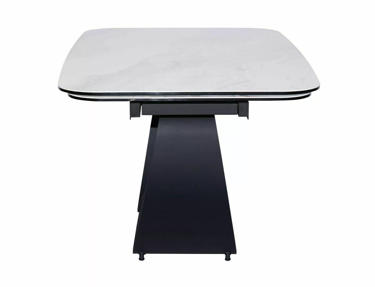 Tavolo Infinity Ceramic allungabile con top in vetroceramica effetto marmo bianco e struttura in metallo nero

