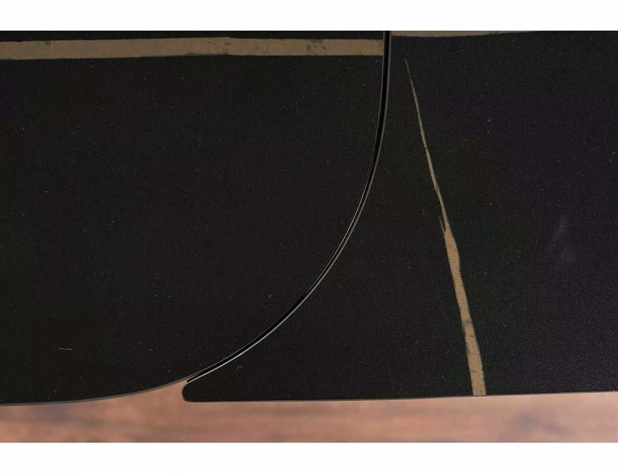 Tavolo Infinity Ceramic allungabile con top in vetroceramica marmo nero e base in metallo verniciato nero opaco