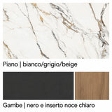 Tavolo Orfeo allungabile 180–230 cm con piano in ceramica Calacatta e base in metallo nero con inserto veneer noce chiaro.