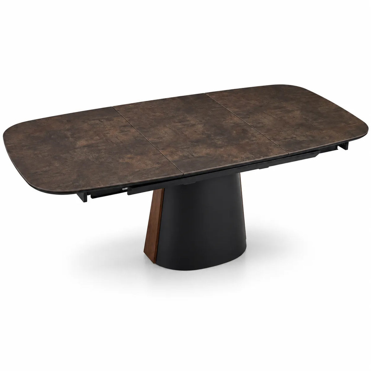 Tavolo Orfeo allungabile 180–230 cm con piano in ceramica marrone grigiato scuro e base in metallo nero con inserto veneer noce scuro.
