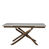 Tavolo Pegaso allungabile in ceramica con gambe incrociate in metallo, design elegante per soggiorno o cucina

