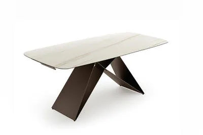 Tavolo Thanos X allungabile con piano in ceramica effetto marmo Calacatta Oro e struttura in metallo bronzo

