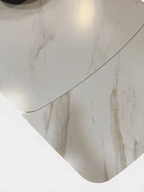 Tavolo Thanos X allungabile con piano in ceramica effetto marmo Calacatta Oro e struttura in metallo bronzo