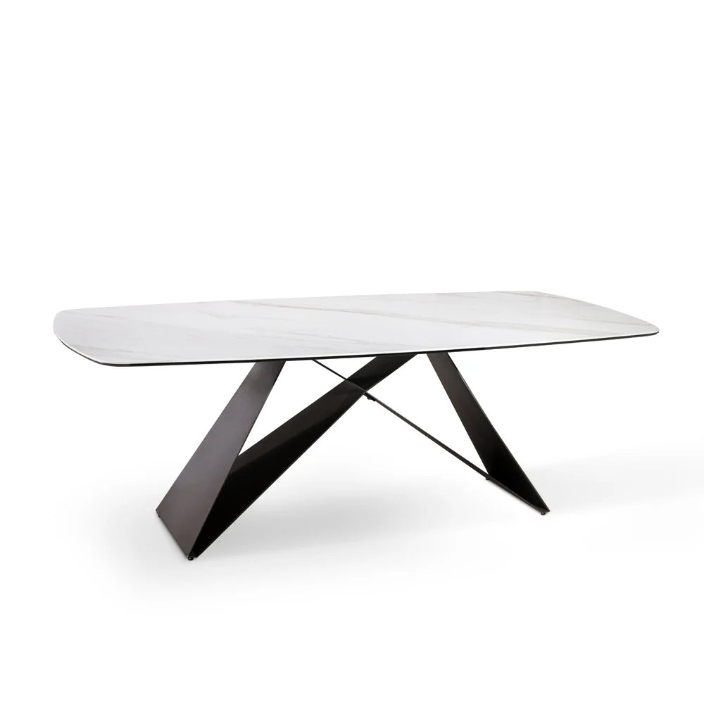 Tavolo Thanos X allungabile con piano in ceramica effetto marmo Calacatta Oro e struttura in metallo bronzo