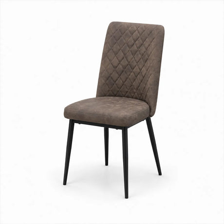 Sedia imbottita Tufi Vintage in microfibra effetto vintage con gambe in metallo nero.